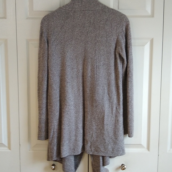Barefoot dreams waterfall cardigan sweater size medium. - Picture 9 of 11